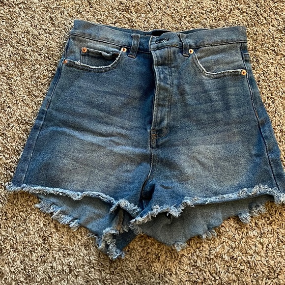 Size 5 bought online from FN 💙 barely worn! - Picture 1 of 2